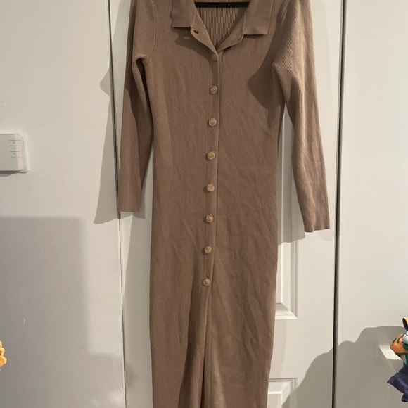 PrettyLittleThing Brown Ribbed Knitwear - Picture 2 of 5